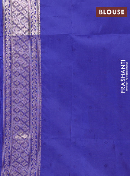 Semi soft silk saree navy blue with allover zari woven checked pattern and paisley zari woven butta border