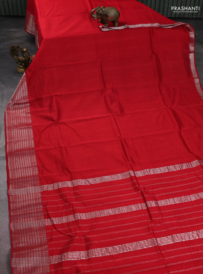 Mangalgiri silk cotton saree red and beige with plain body and silver zari woven border