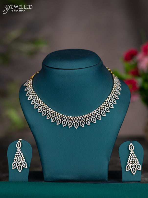 Zircon necklace manga pattern with cz stones in gold finish