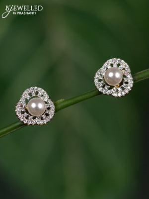 Zircon earrings with cz stones and pearl in gold finish