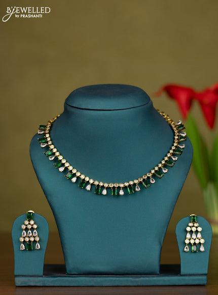 Necklace with emerald and kundan stones in victorian finish