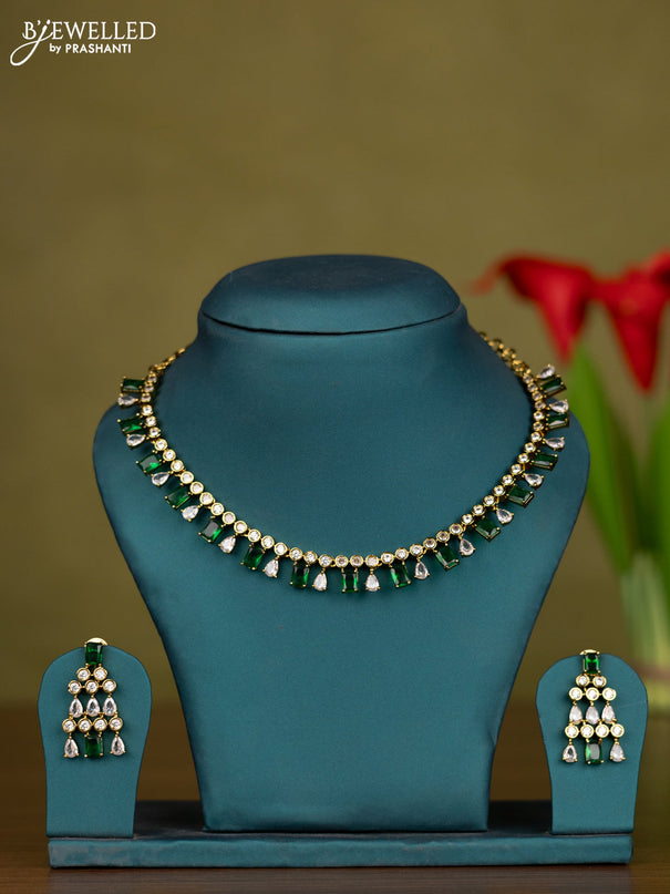 Necklace with emerald and kundan stones in victorian finish