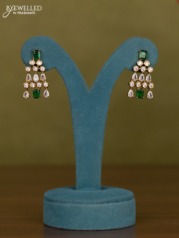 Necklace with emerald and kundan stones in victorian finish