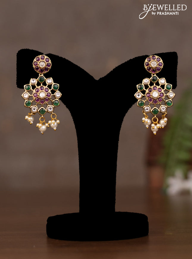 Necklace with kundan stones and pearls in victorian finish