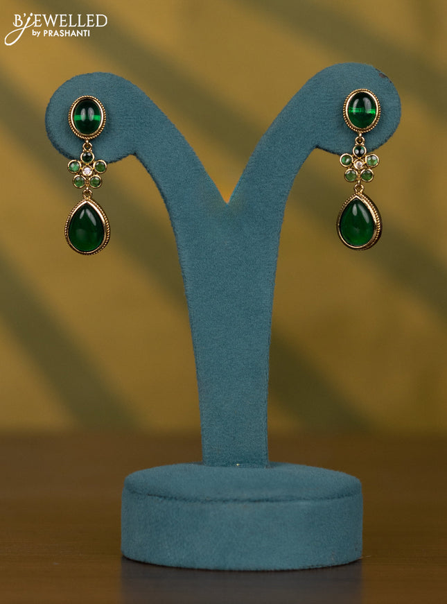 Necklace with emerald and cz stones in victorian finish