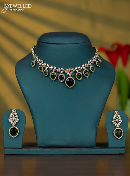 Necklace with emerald and cz stones in victorian finish