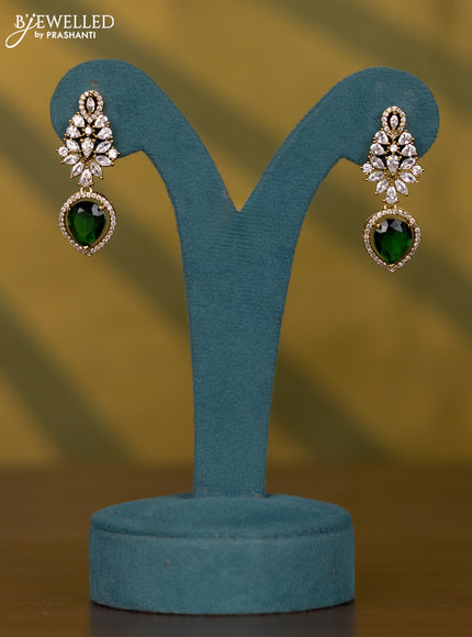 Necklace with emerald and cz stones in victorian finish