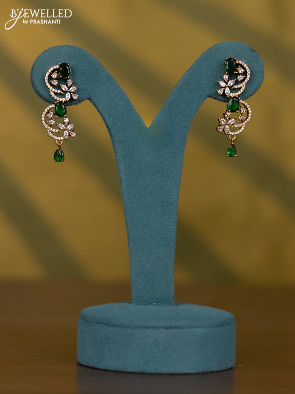 Necklace with emerald and cz stones in victorian finish