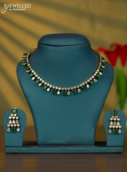 Necklace with emerald and kundan stones in victorian finish