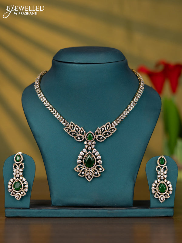 Necklace with emerald and cz stones in victorian finish