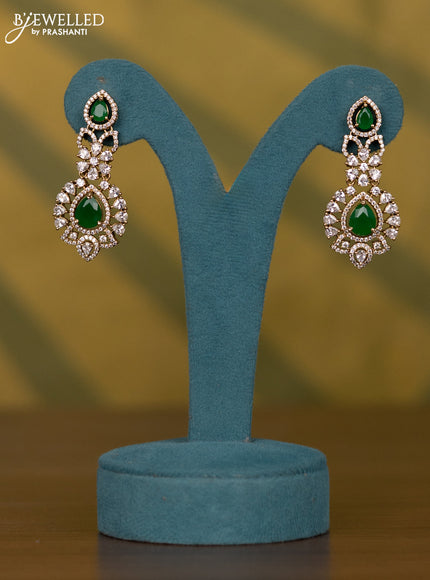Necklace with emerald and cz stones in victorian finish