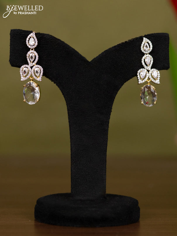 Zircon necklace manga pattern with cz stones in gold finish