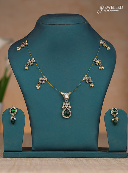Invisible chain with green pendant in victorian finish