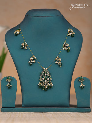 Inivisible chain in green kemp stones and red & pearl hangings