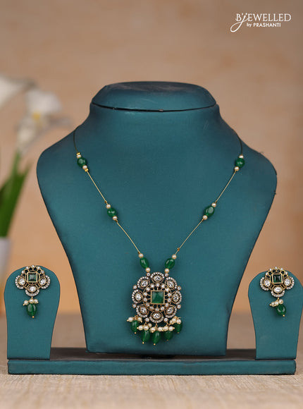 Invisible chain with dark green stones and beads victorian finish