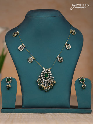 Invisible chain with dark green stones and beads victorian finish