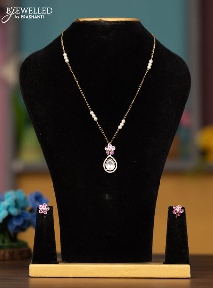 Antique chain with floral pendant in pink stones & victorian finish
