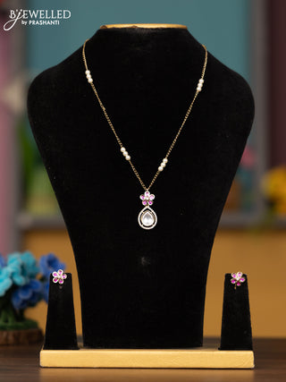 Antique chain with floral pendant in pink stones & victorian finish