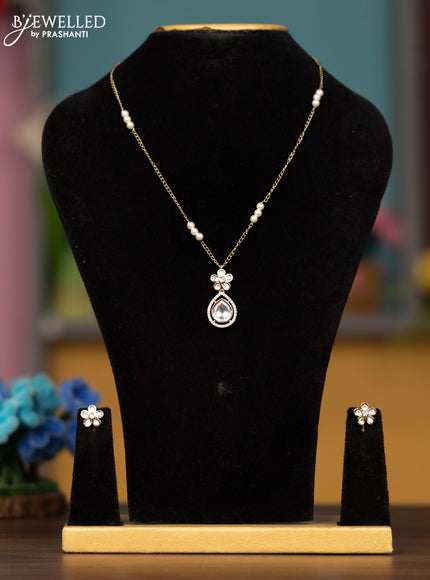 Antique chain with floral pendant in white stones & victorian finish