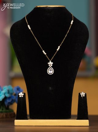 Antique chain with floral pendant in white stones & victorian finish
