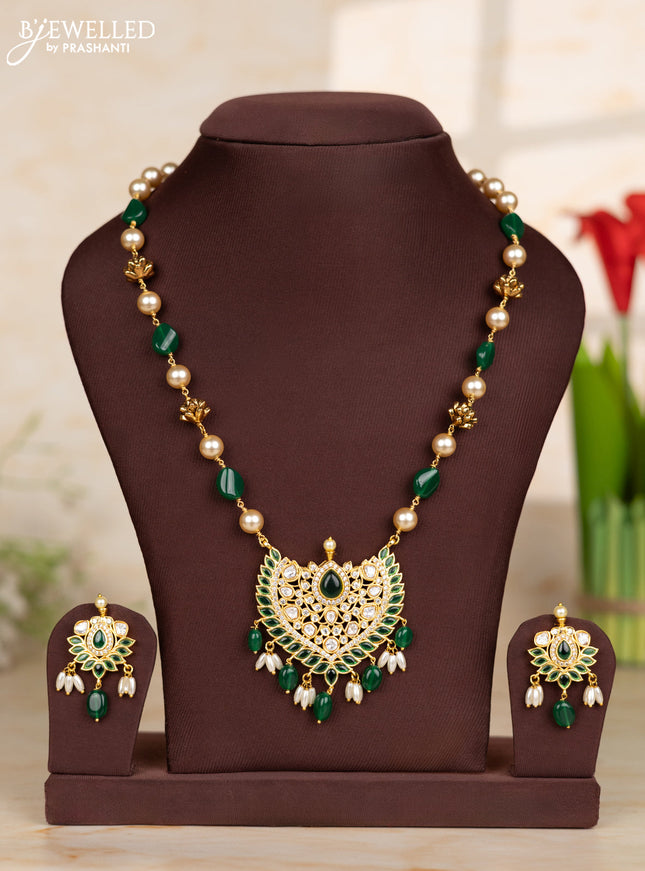 Beaded green necklace with pendant in green and white stones in victorian finish