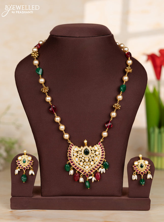 Beaded necklace with pendant in multicolor stones in victorian finish