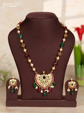 Beaded necklace with pendant in multicolor stones in victorian finish