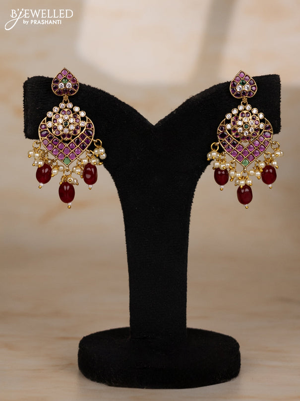 Beaded black necklace with floral pendant in kemp and maroon beads hanging
