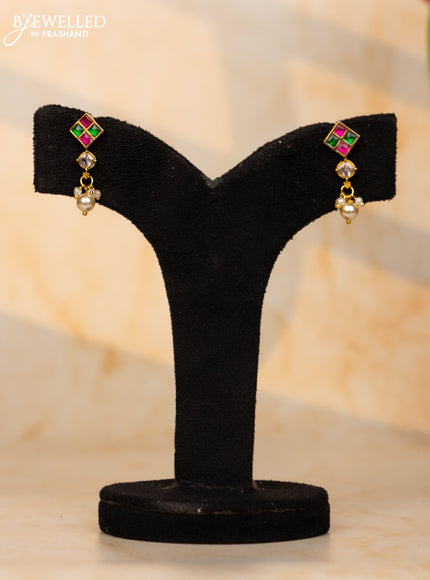 Beaded necklace with multicolor beads and jadau pendant at the center