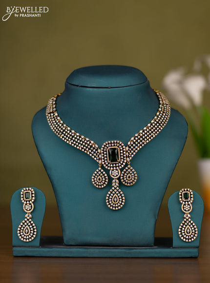 Necklace with emerald and cz stones in victorian finish