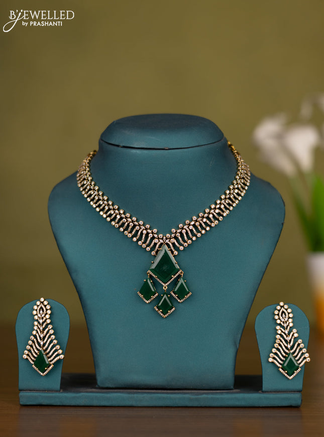 Necklace with emerald and cz stones in victorian finish