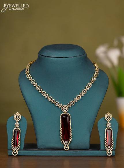 Necklace with emerald and cz stones in victorian finish