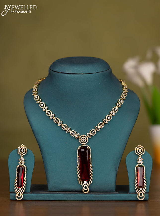 Necklace with emerald and cz stones in victorian finish