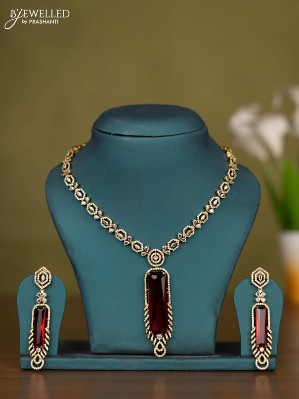 Necklace with emerald and cz stones in victorian finish