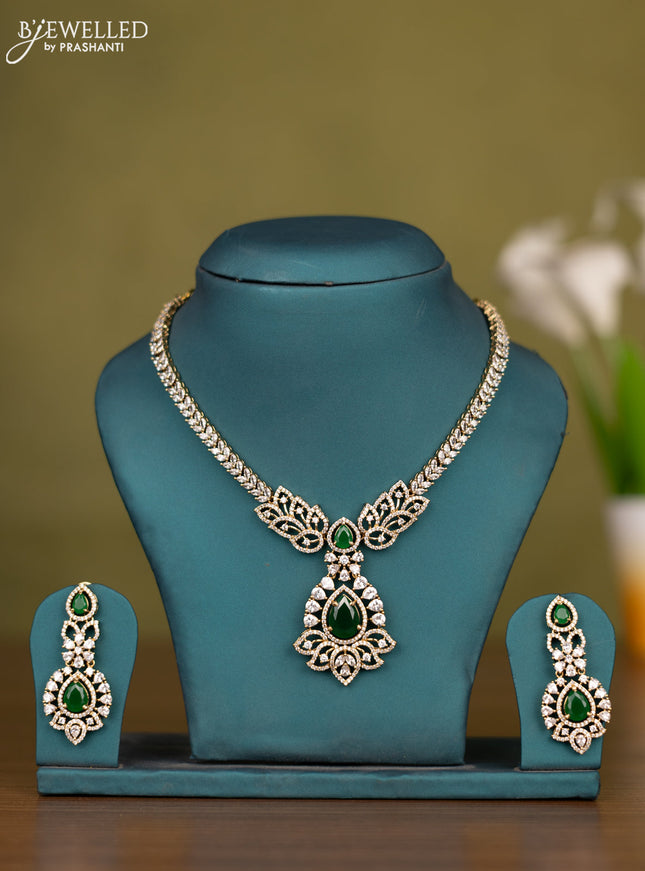 Necklace with emerald and cz stones in victorian finish
