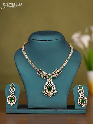 Necklace with emerald and cz stones in victorian finish