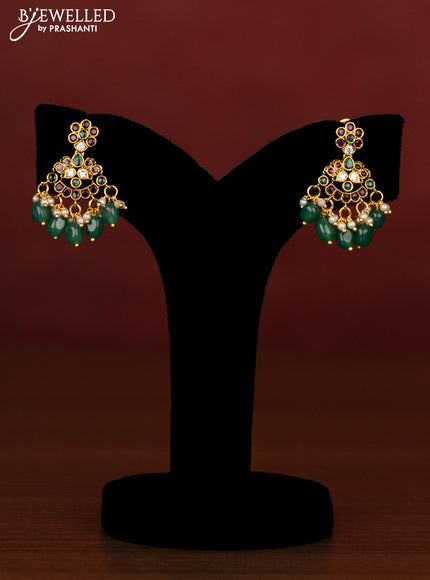 Beaded multilayer green necklace with kemp,cz stones and pearl hangings