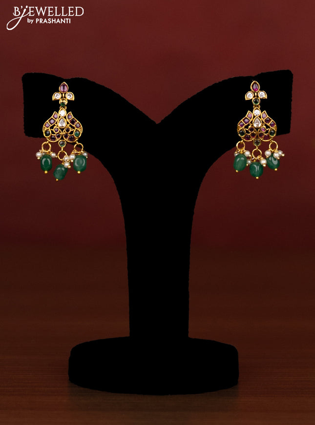 Beaded multilayer green necklace with kemp,cz stones and pearl hangings