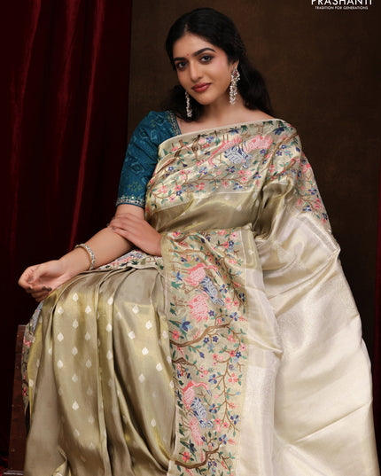 Elaichi Green Pure Kanchipuram Silk Saree With Silver Zari Buttas & Border Embroidery