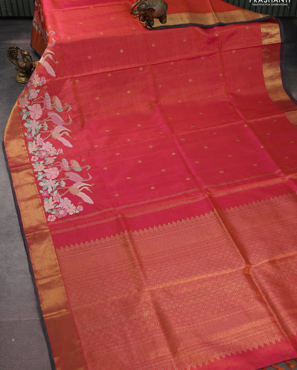 Dual Shade of Pinkish Orange-Green Pure kanchipuram silk saree With Zari Buttas & Border Embroidery