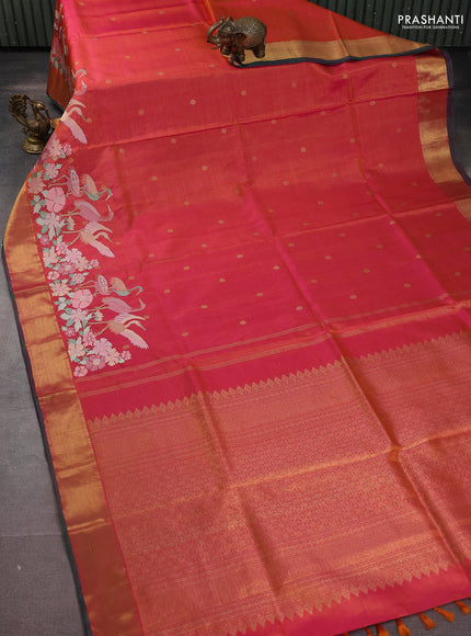 Dual Shade of Pinkish Orange-Green Pure kanchipuram silk saree With Zari Buttas & Border Embroidery