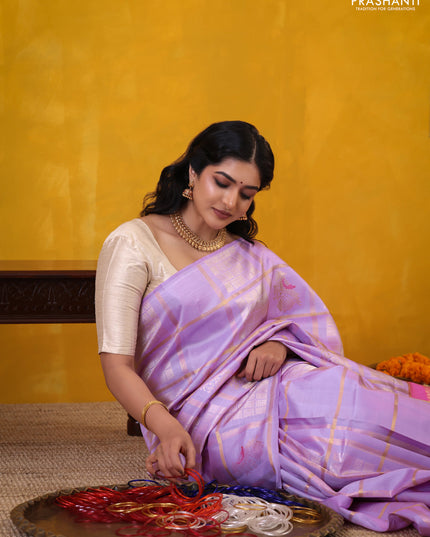 Lavender-Peach Pink Pure kanchipuram silk saree With Allover zari checked pattern