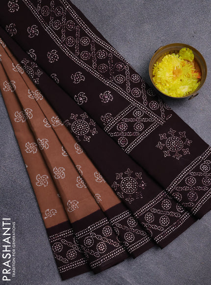 Sungudi cotton saree dark sandal and wine shade with allover batik prints and printed border