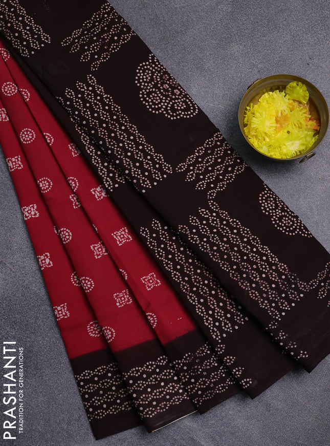 Sungudi cotton saree red and coffee brown with allover batik prints and printed border