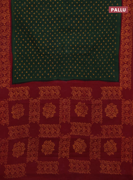 Sungudi cotton saree green and maroon with allover batik prints and printed border