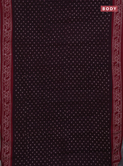 Sungudi cotton saree wine shade and deep maroon with allover batik prints and printed border