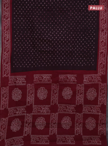 Sungudi cotton saree wine shade and deep maroon with allover batik prints and printed border