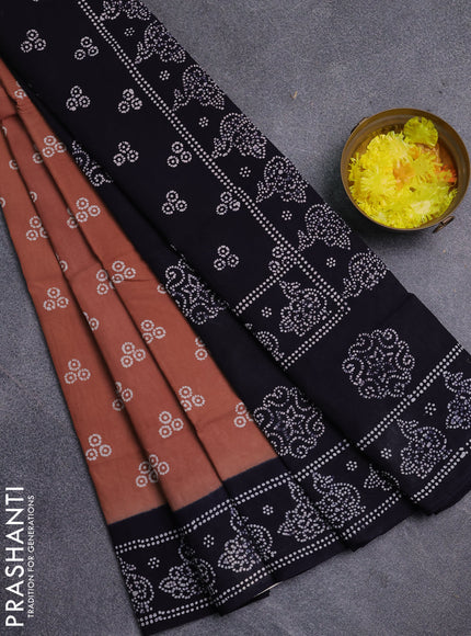 Sungudi cotton saree rust shade and navy blue with allover batik prints and printed border