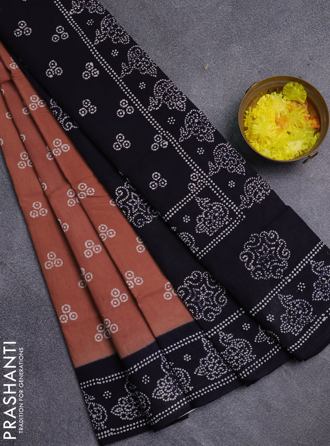 Sungudi cotton saree rust shade and navy blue with allover batik prints and printed border