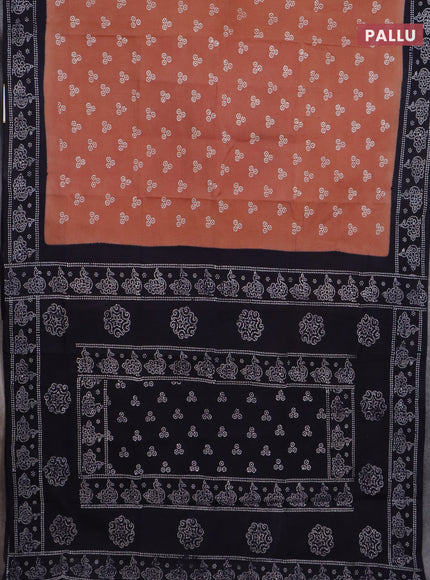 Sungudi cotton saree rust shade and navy blue with allover batik prints and printed border